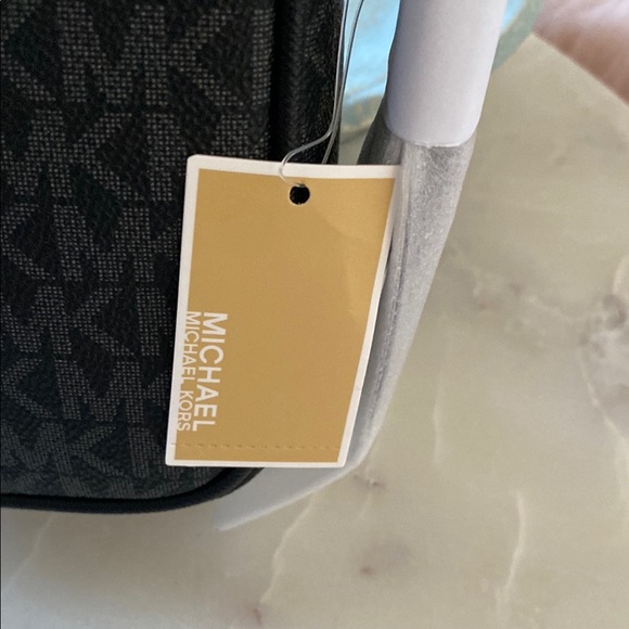 NWT Michael Kors Jet Set Travel Medium Logo
Crossbody Bag - Picture 10 of 10